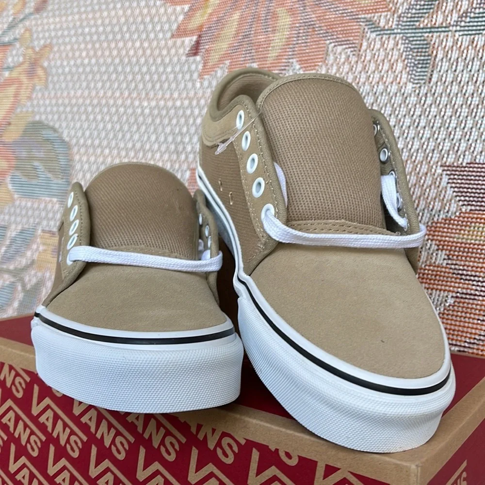 Vans WMNS Chukka Low
Incense/White
VN0A5HEX3BW
Sneakers - Picture 7 of 16